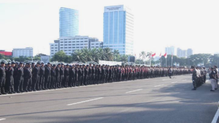 Polisi Alihkan Lalu Lintas Imbas Demo Buruh di DPR, Slipi Macet