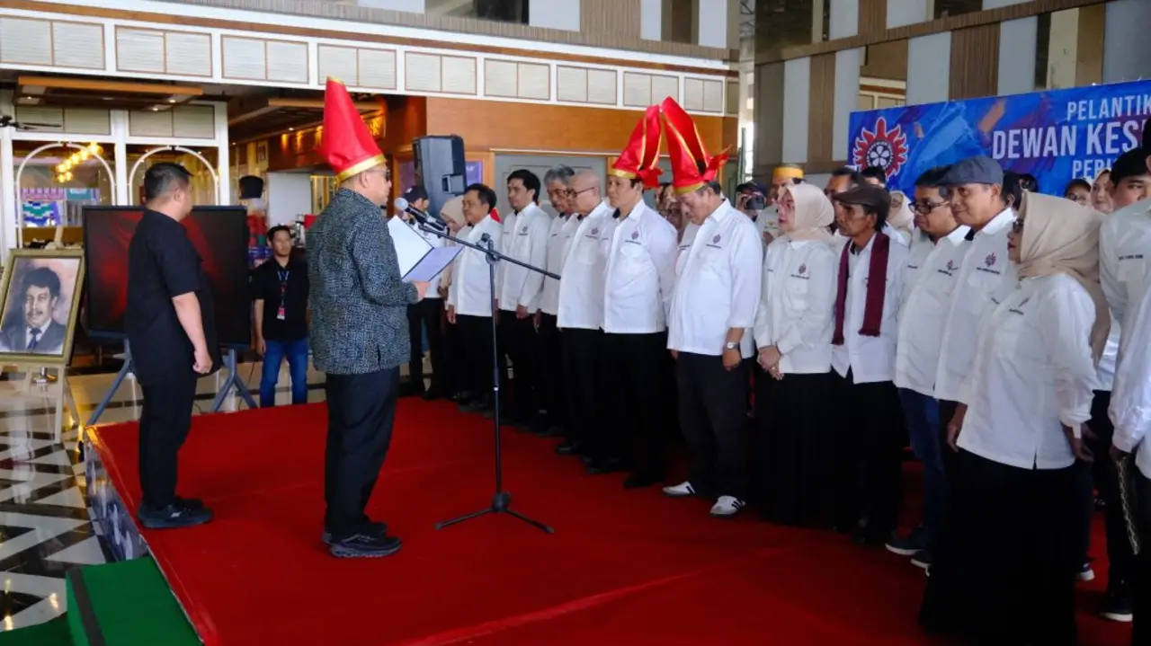 Wali Kota Makassar Munafri Arifuddin melantik Pengurus Dewan Kesenian Makassar (DKM) periode 2026–2031 di Mall Phinisi Point, Sabtu (27/6/2026).