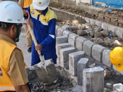 Pembangunan trotoar di lokasi penertiban belum lama ini di Kota Makassar. Foto dok Pemkot Makassar